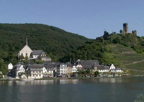 Aussicht auf Beilstein vom Moselufer in Ellenz