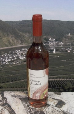 Rotling - Ein Wein aus weißen und roten Trauben mit roter Färbung des Weins aufgrund der Farbintensität des Dornfelders